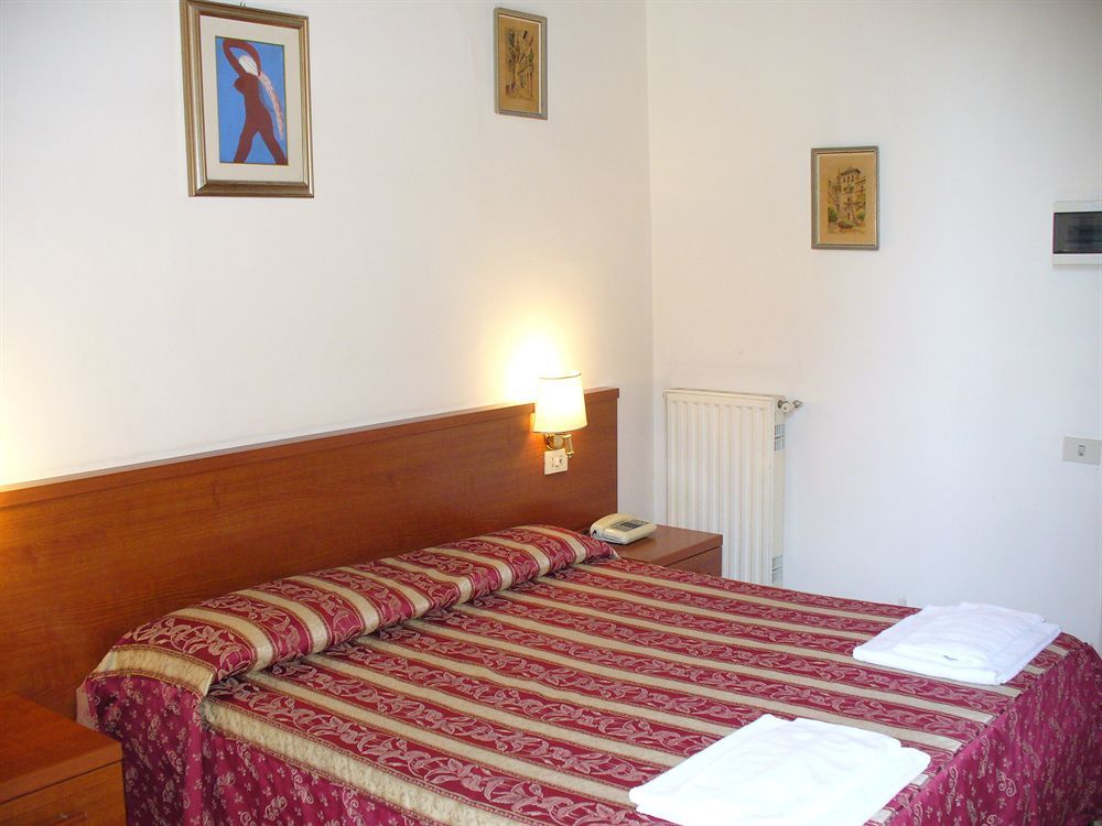 Hotel Azzurra Roma Ngoại thất bức ảnh