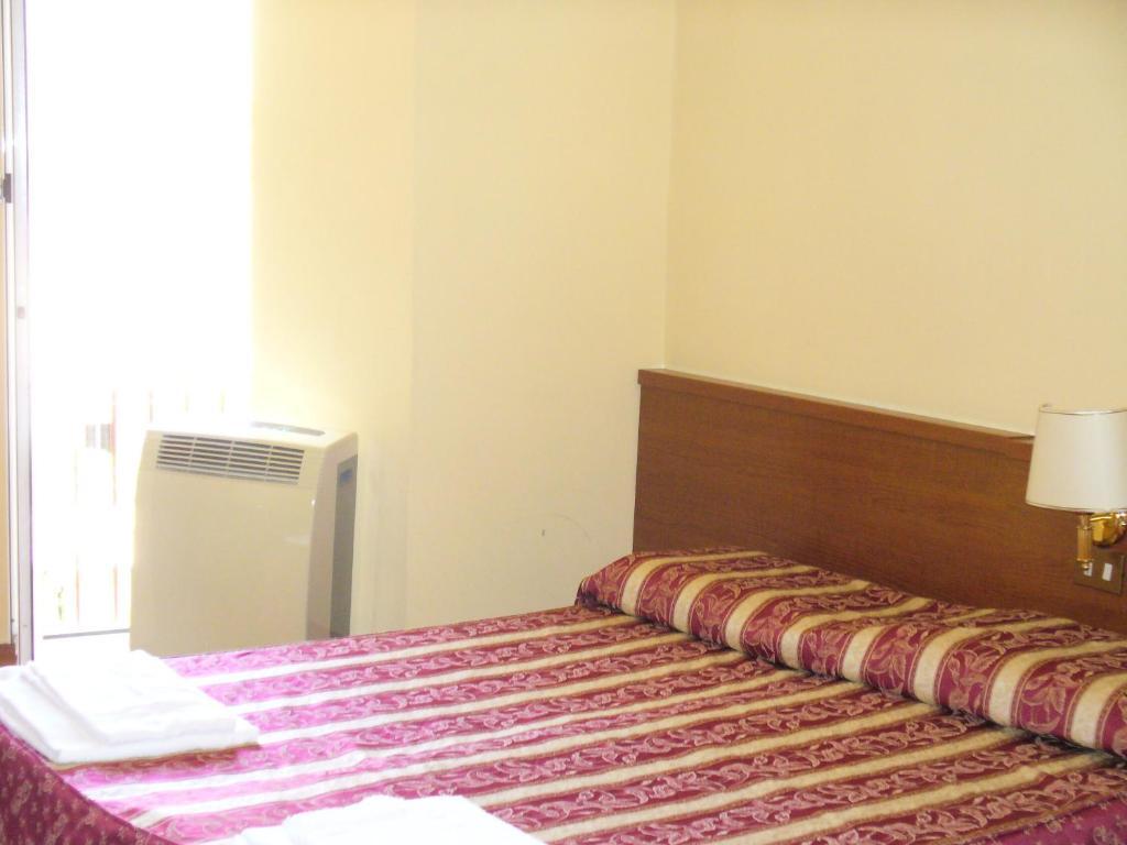 Hotel Azzurra Roma Ngoại thất bức ảnh